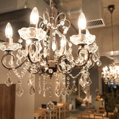 ●In-store lighting creates a luxurious atmosphere●