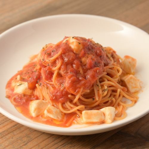 mozzarella cheese tomato sauce