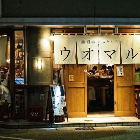 【気軽に立ち寄れるおしゃれな空間】草津駅から徒歩2分という立地にあり、女子会やデート、おひとり様でも安心して入れる雰囲気が魅力です。、シェフの手さばきを目の前で楽しみながら、心温まる料理を味わえます。友人との楽しい集まりや、仕事帰りのリフレッシュにぴったりな場所です。
