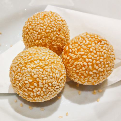 揚げたてごま団子