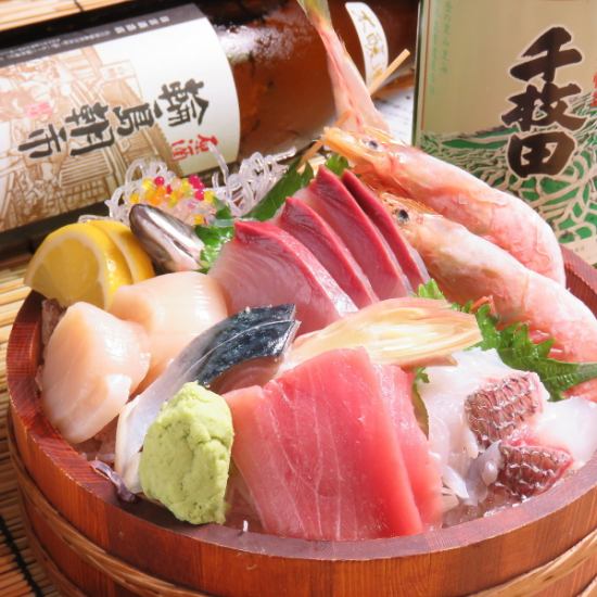 Enjoy the fresh sashimi of the season now!