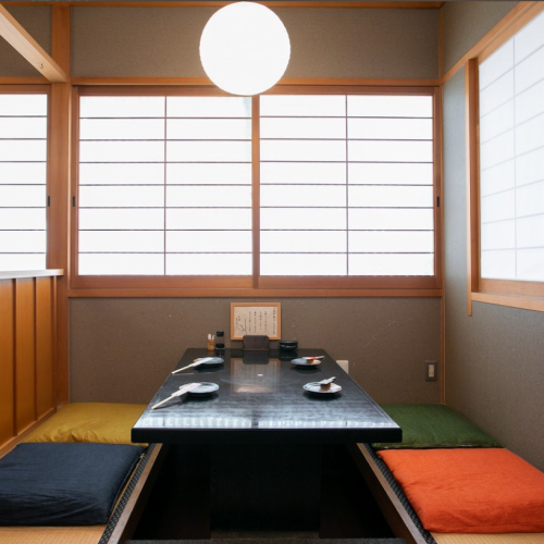 [For small gatherings] Hori-kotatsu style table seats