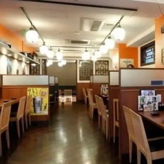 【フロア貸切:着座70名様まで】広々使える開放的な空間でみんなで乾杯!大規模な各種宴会に最適な店舗丸ごと貸切を承っております。40名様から最大70名様まで対応可能で、一体感のある広々とした空間を独占。ネット予約はリクエスト制ですので、まずはお気軽にご相談ください!
