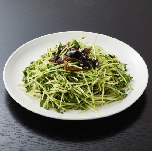 香りと食感が決め手！豆苗の強火炒め