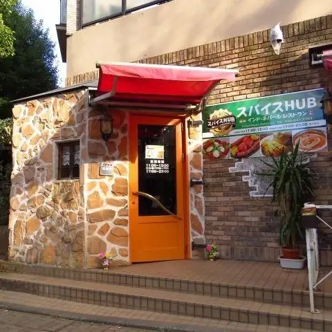 20名様から最大50名様まで貸切でのご利用も承っておりますので、会社の宴会やサークルの集まり、歓送迎会など、多様なシーンにご利用いただけます。広々とした落ち着いた空間で、本場の味と種類豊富なドリンクを囲んで、楽しいひとときをお過ごしください。