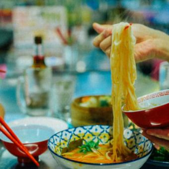 屋台料理の人気メニュー全８品〈タイ屋台竹コース〉　2.5時間飲み放題付き　5,480円(税込)