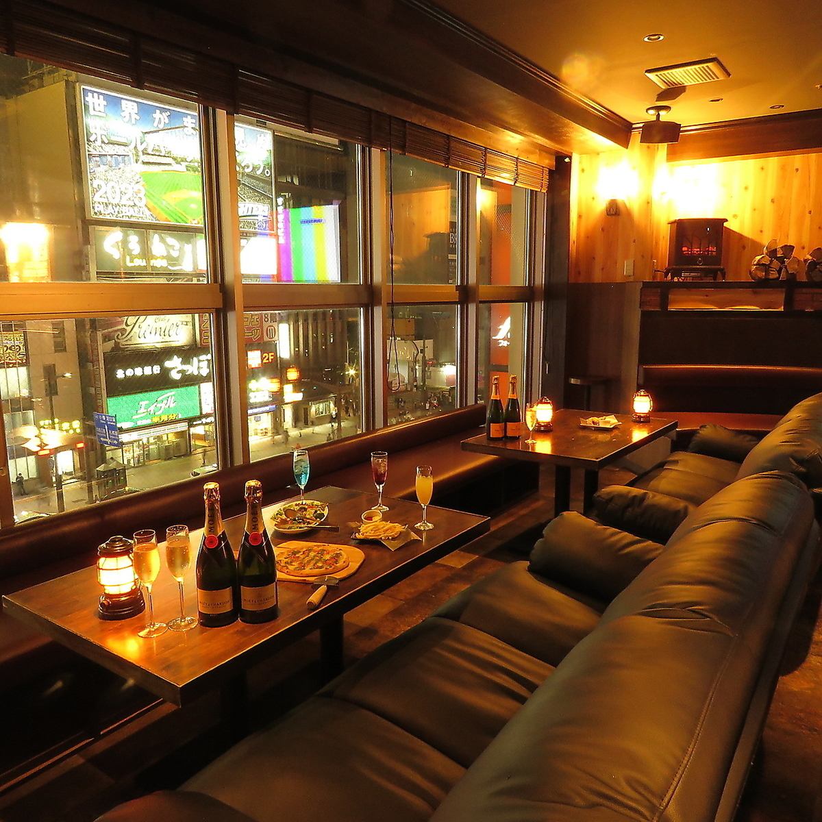 Overlooking the night view of Susukino ◎ Perfect for girls' night out, entertainment, and banquets in an extraordinary space
