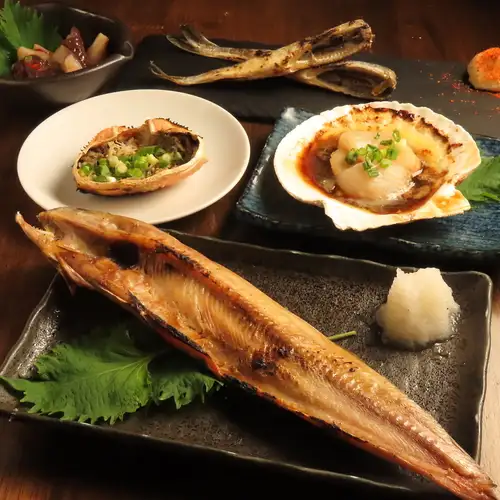 Delicious grilled seafood and izakaya specialties that go perfectly with drinks