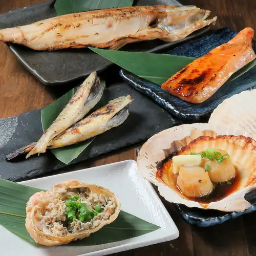 Delicious grilled seafood and izakaya specialties that go perfectly with drinks