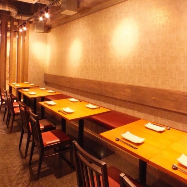 [For a banquet for up to 20 people!] A banquet for up to 20 people is possible! A relaxing banquet is OK because one side has a sofa seat! Feel free to enjoy the iron plate skewers at the table and counter ♪ You can see the counter grilled live increase!