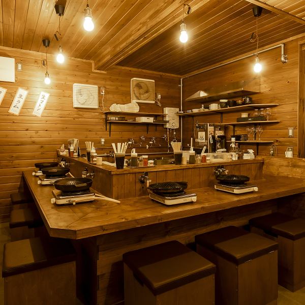 【貸切は8名以上で対応可能◎】当店は8名以上のグループで貸切が可能！カウンター席6席とテーブル席4席を備えており、最大10名様まで楽しく過ごせます。友達や家族・会社仲間と一緒に、特別な集まりやパーティーを盛り上げるチャンス。美味しいラム肉と共に、笑顔あふれる時間をお楽しみください♪