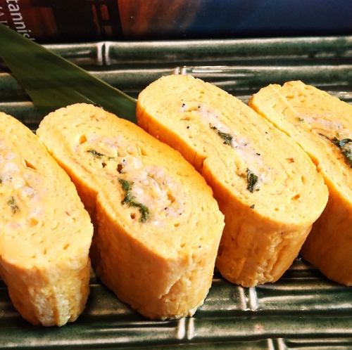 釜揚げしらすとチーズの出汁巻き玉子