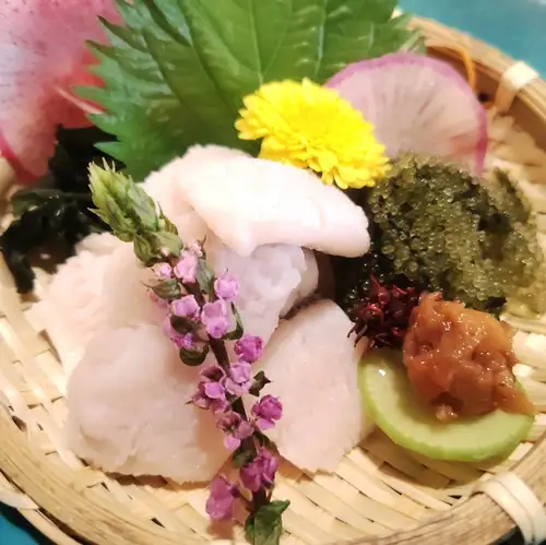 鱧(はも)の湯霜造り