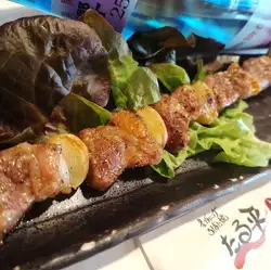 大串的米澤豬肉和大蒜