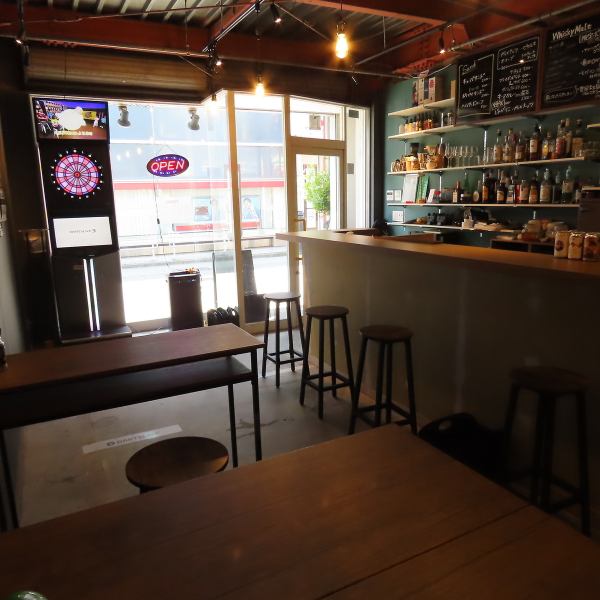 【遊び場としても】遊び場に困った際はぜひ当店へ！最新のダーツ機器「DARTS LIVE3」でご友人同士と盛り上がること間違いなし♪もちろんおひとり様でのご来店も大歓迎！お仕事帰りにちょっと一杯飲みたい時や、ご友人同士での語らいの場としてもおすすめです♪