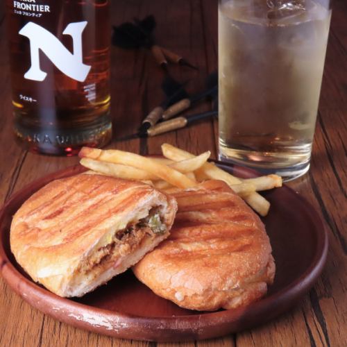 当店イチオシメニュー【キューバサンド】