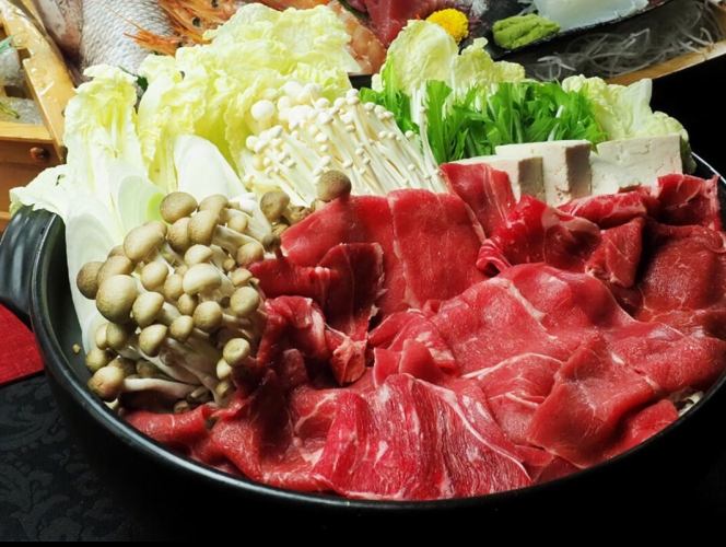 【含2.5小时无限畅饮】豪华套餐。和牛寿喜烧火锅、鲜鱼生鱼片船拼盘等8道菜品