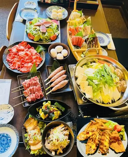 [2.5 hours all-you-can-drink included] Wagyu beef sukiyaki hot pot, fresh fish sashimi boat platter, rare cuts of grilled pork, and more (9 dishes in total)