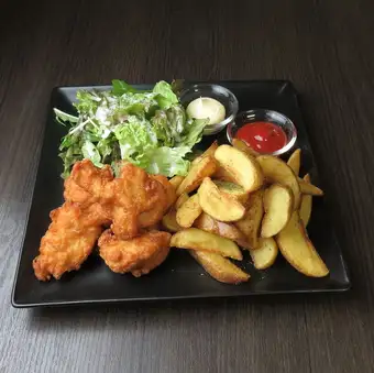ポテトフライと鶏から揚げの盛り合わせ