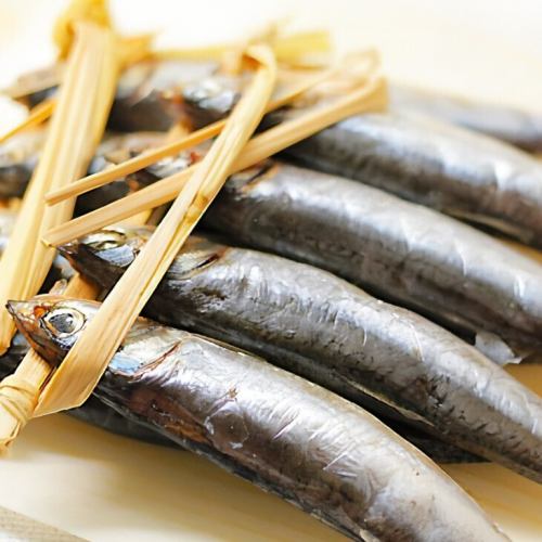 ◆Choshi-produced sardines on straw skewers (Mio)