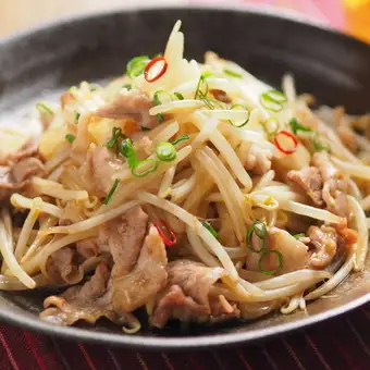 ◆Spicy stir-fried pork and bean sprouts
