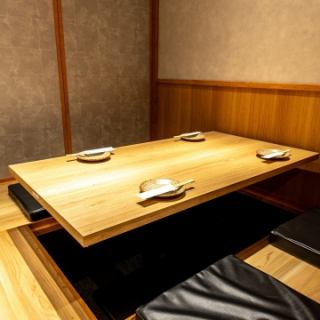 We have a wide range of private rooms with a relaxing atmosphere, perfect for enjoying delicious food and sake.