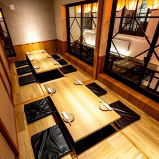 It is a completely private room with a sunken kotatsu table.We have a wide variety of rooms available for entertaining, meetings, and family gatherings, and you can enjoy delicious sake in our proud private rooms.