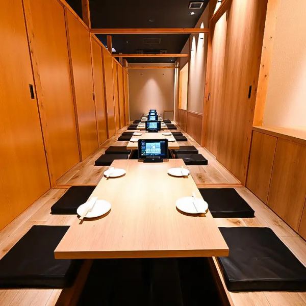 연회에 최적의 휴식 공간의 연회 개인실.저희 가게는 수많은 패턴의 자리를 전석 파고다타석석으로 준비하고 있습니다.송별회, 환영회, 연회에 최적의 휴식 공간의 연회 개인실이나 소규모의 개인 공간도 있습니다.분위기를 즐기면서 각종 갖추어진 술과 본격 요리를 즐기세요.