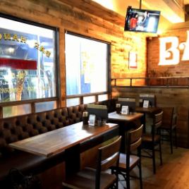 [Table: 4 seats (2 tables)] Recommended for those who want to drink and make noise while watching sports with friends ♪ Because it is a cozy bar, it is fun to drink with children depending on the early time ♪