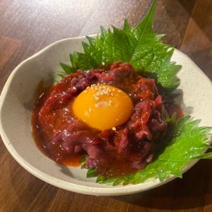 馬肉ユッケ
