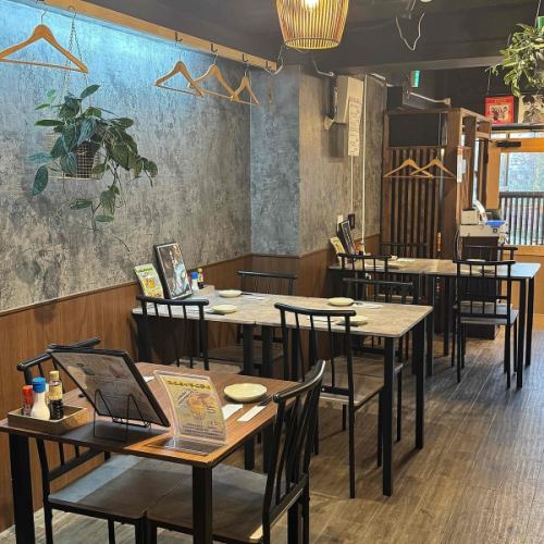 We have two tables available for two people.Please feel free to use this bar for a light drink with your colleagues after work.