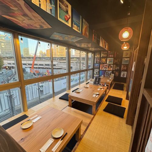 We have two tatami rooms available for up to four people.This is the perfect venue for group banquets such as welcome and farewell parties.