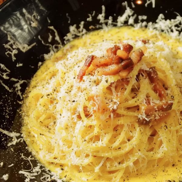 令人想起羅馬的正宗培根蛋麵很受歡迎！