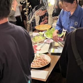 You can have a completely private party.Arrange the dishes on the counter in buffet style.Can accommodate up to 30 people.Have a small party in a great atmosphere.[All-you-can-drink private room date birthday anniversary restaurant]