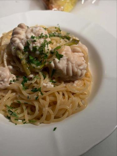 新年快乐。这是 Blue Doors Tominaga。感谢大家，我们才能顺利完成2025年的业务计划！
我们将继续与最优秀的员工合作，为您打造独一无二的最佳用餐体验！
2026年，我们将于4日下午5点开门营业！我们已在官方网站上接受在线预订，欢迎光临！

山本先生，今年的鸭肉荞麦面还是那么好吃！！

#蓝色大门
#bluedoors
#意大利
#侍酒师
#元八幡

https://bluedoors-motoyawata.owst.jp/