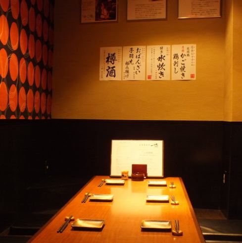 8명까지의 완전 개인실.맛있는 닭고기와 맛있는 일본 술로 좋은 시간을