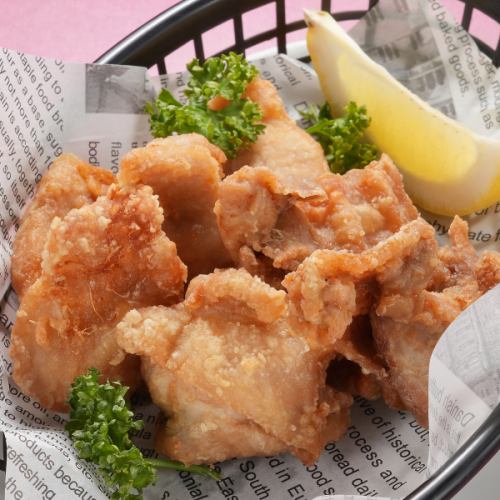 旨味凝縮！当店特製のサクサク唐揚げ