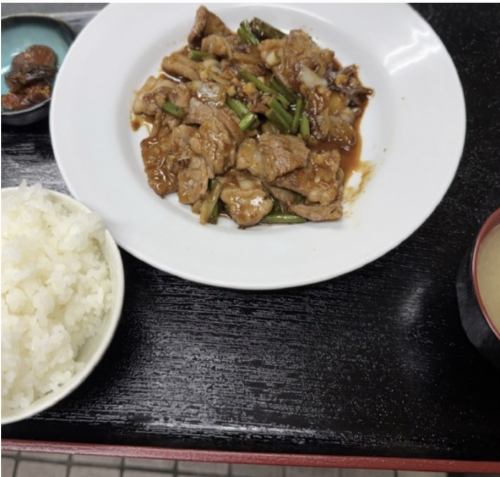 【夜定食】（１７：００－２４：００）はらぺこ夜定食（ごはん・味噌汁・お新香付き）