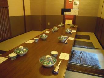 座敷は2階。最大35名まで。