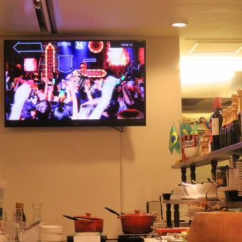 Enjoy a meal while watching the authentic samba ♪ If you have a request for soccer or baseball, please ♪ Let's watch the game together!