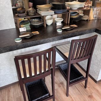 A seating area with a great live feeling right in front of the open kitchen