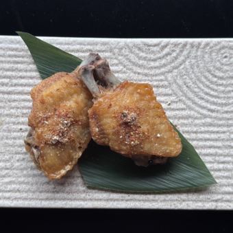 隔夜風乾雞翅，搭配特殊香料
