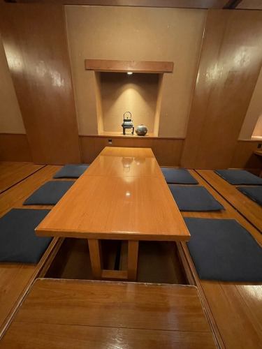 <p>Japanese-style private rooms with a calming atmosphere are recommended for business meetings and dinners.We will guide you to the best seats according to the number of people.Please use it for special days such as birthdays and anniversary surprises.</p>