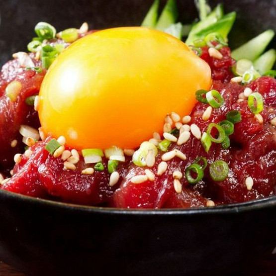 [Our specialty fresh horse meat] Specialty! Melting horse sashimi yukhoe ♪ A luxurious gem using high-quality horse meat from Kumamoto Prefecture!