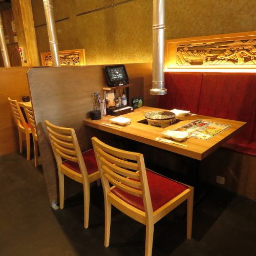 【1階席：炭で焼肉をお召し上がり頂きます！】20名様から貸切利用可能です。事前予約が必要となりますのでお気軽にお問い合わせください。