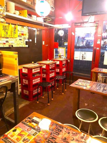 テーブル席は2名以上（・混雑時は例外）となり、混雑時は２時間制でございます。当店は大衆居酒屋となりますので多くの皆様に食を通じて幸せをお届けするべく、混雑日（金・土・祝前日）の長時間滞在はお声がけさせて頂く可能性がございますことご了承ください。皆様との出会いを楽しみにしております。