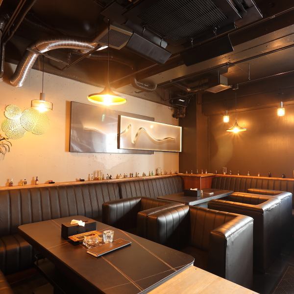 【大好評いただいている座り心地抜群のソファ席】当店のソファ席はご来店していただいたお客様より、『座り心地が最高！』と好評をいただいております。ソファ席が空いていると、少人数でも優先的にご案内させていただきます。