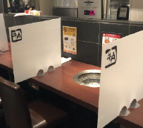 <p>Gyu-Kaku has installed a splash prevention guard as a measure for &quot;safety and security&quot; (the image is an affiliated store).</p>