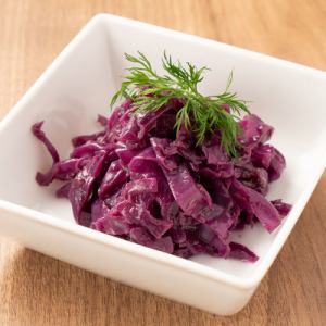 Sweet and sour marinated red cabbage