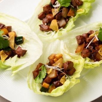 牛タンのレタス包み